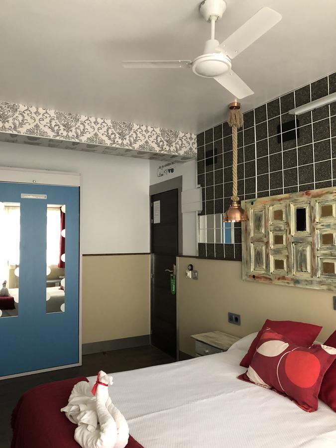Hostal Boutique Luna De Gavin Cullera Bagian luar foto